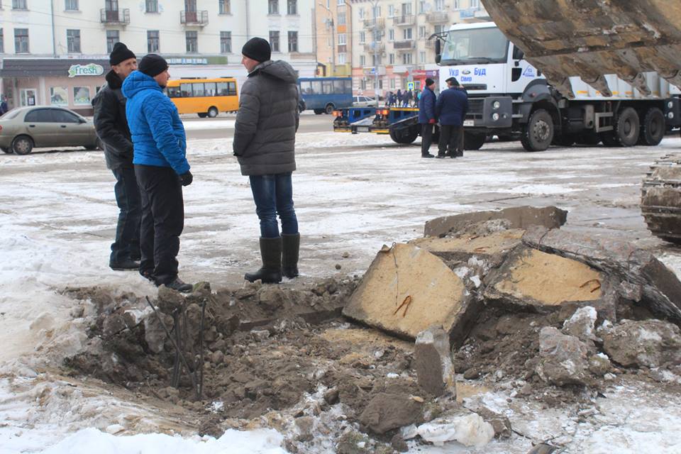 площа, реконструкція, будівництво