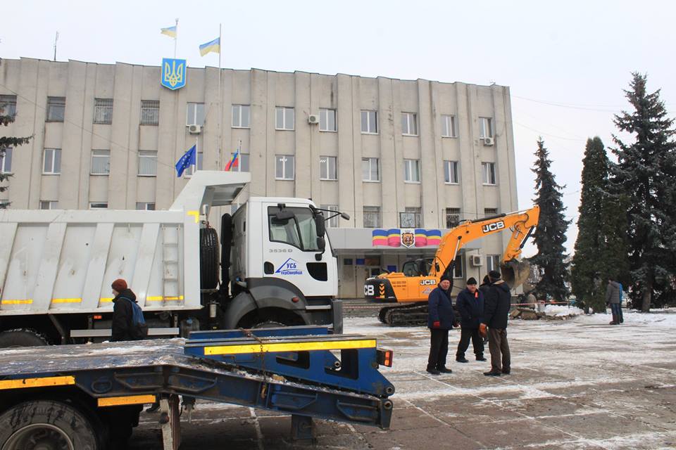 площа, реконструкція, будівництво