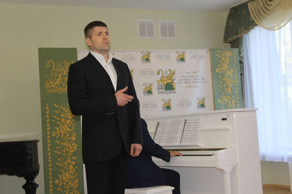 Леонід Кучма, фортепіано, стипендії