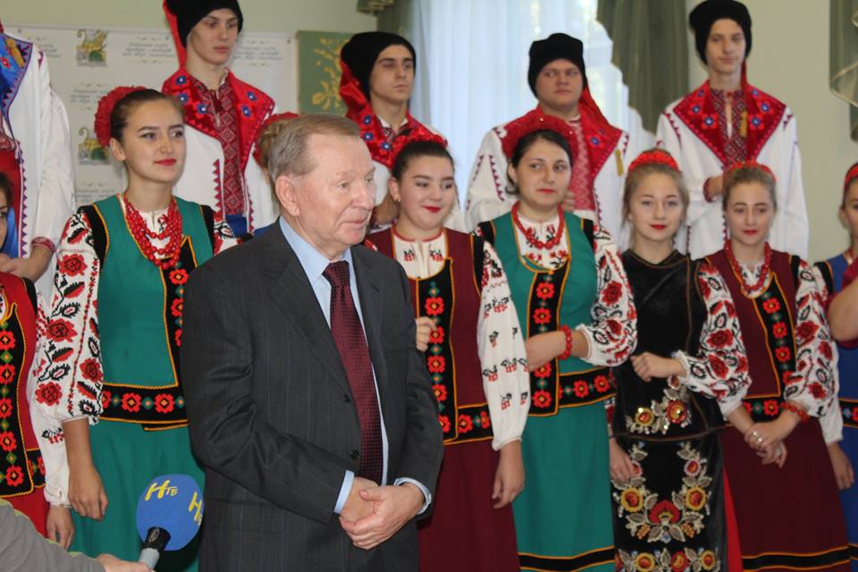 Леонід Кучма, фортепіано, стипендії