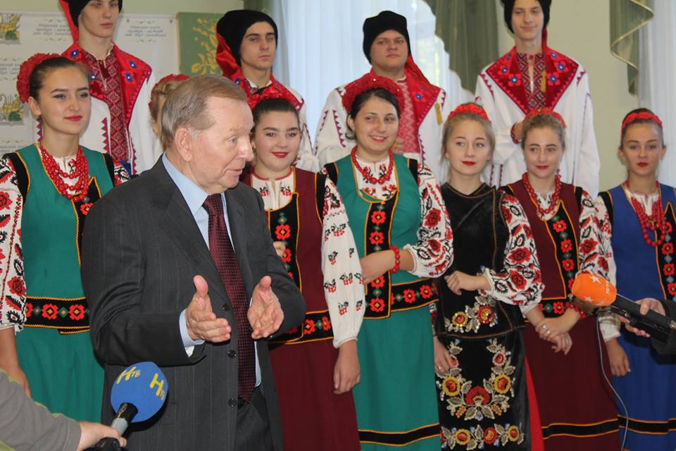 Леонід Кучма, фортепіано, стипендії