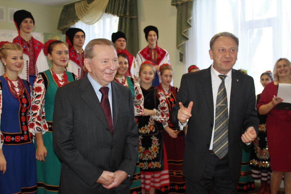 Леонід Кучма, фортепіано, стипендії
