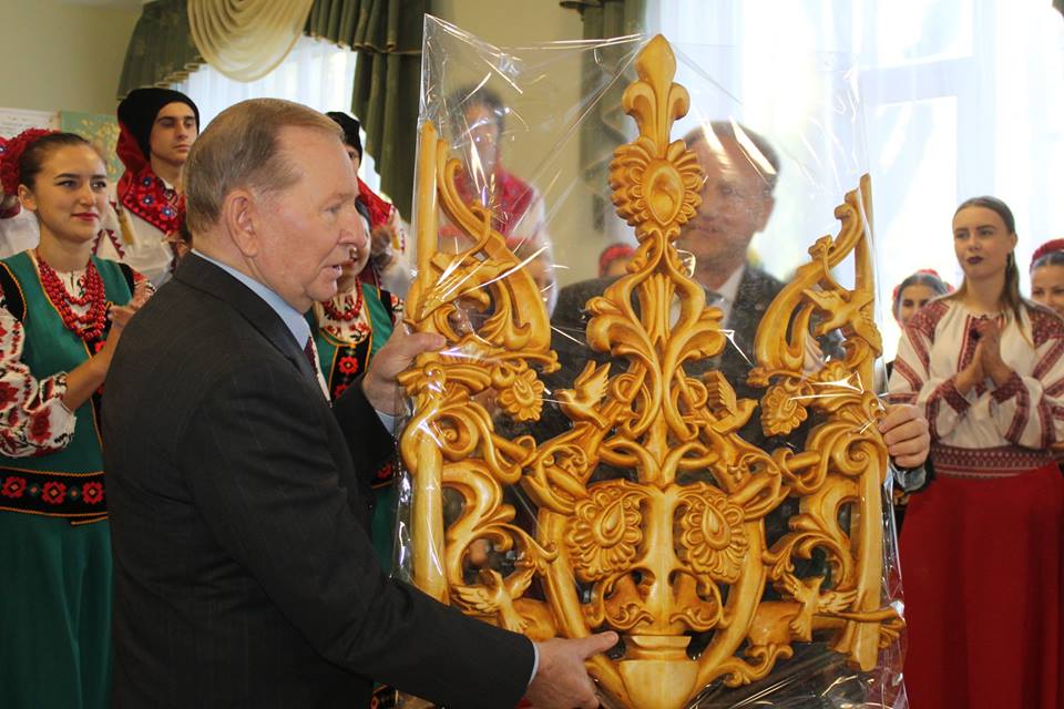 Леонід Кучма, фортепіано, стипендії
