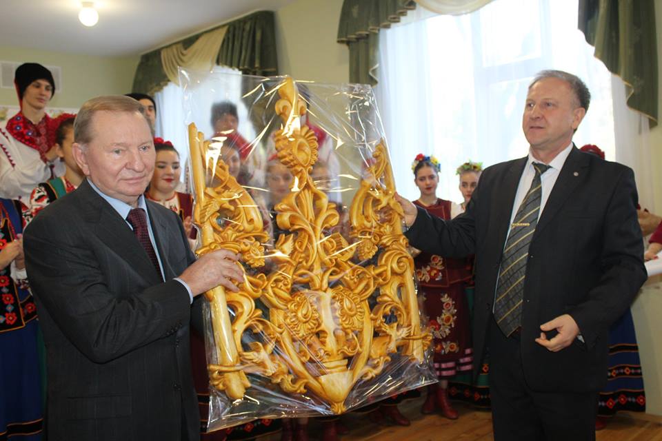 Леонід Кучма, фортепіано, стипендії