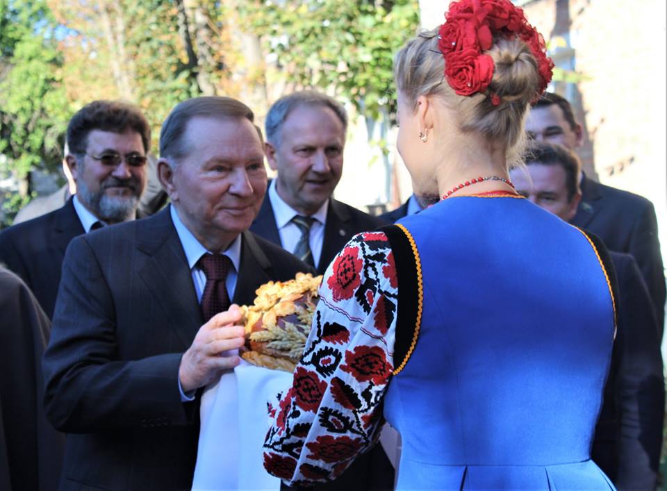 Леонід Кучма, фортепіано, стипендії