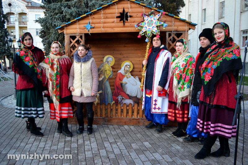 Різдво, святкування, площа, вертеп, колядка