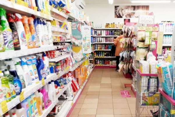 продавчиня, поліція, відсутність доказів