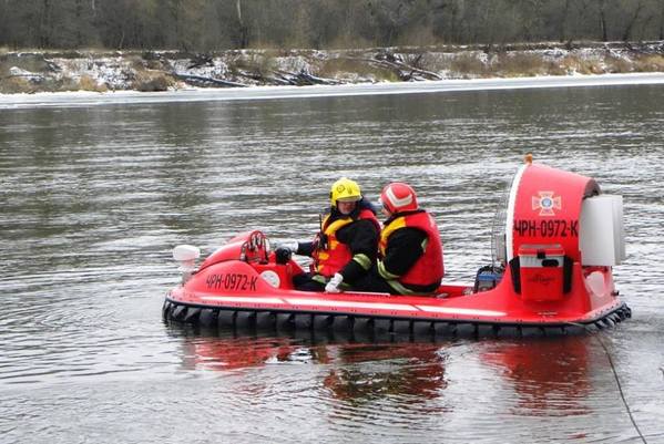рибалка, тіло, потопельник, рятувальники, Десна, лід