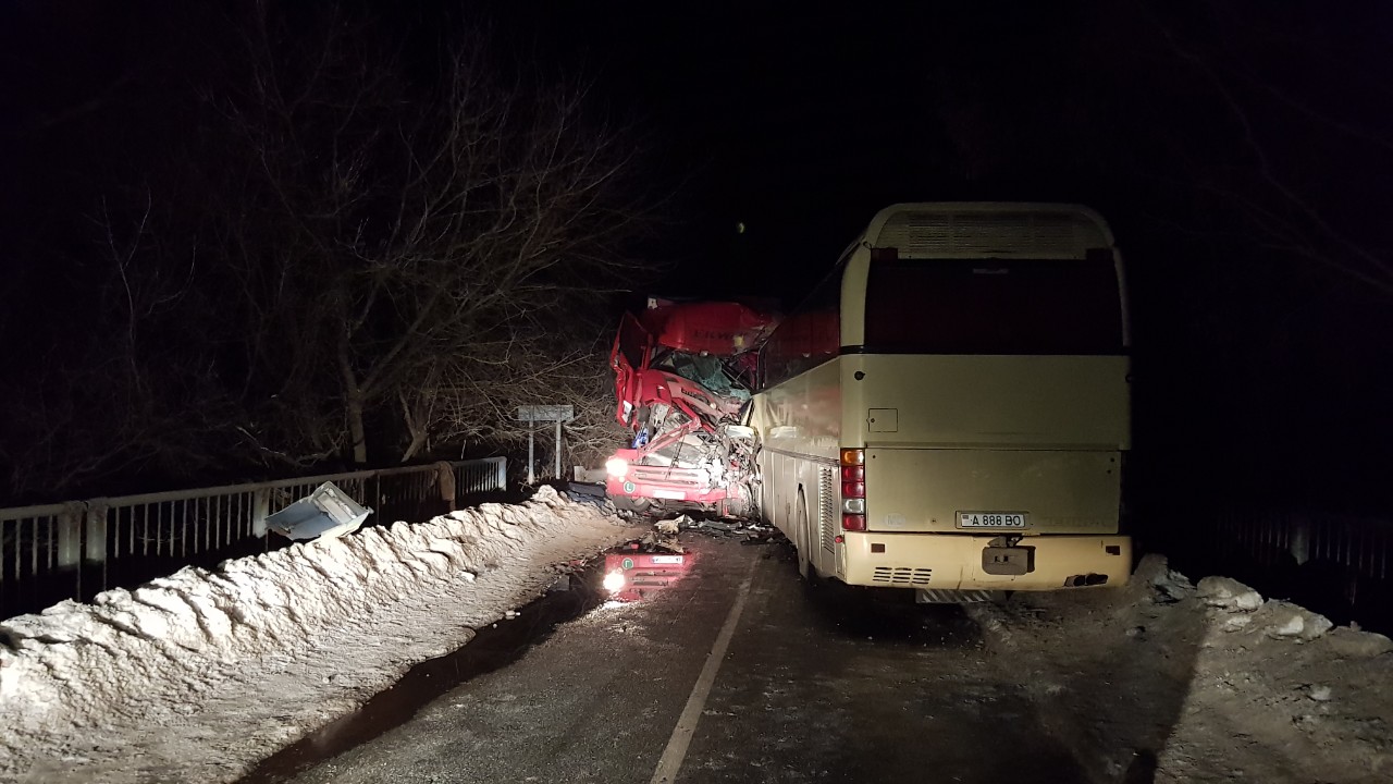 ДТП, автобус, вантажівка, загибель