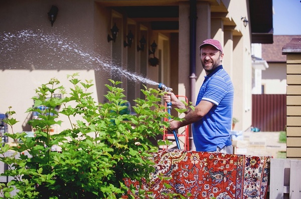 Олександр Кобзар, актор