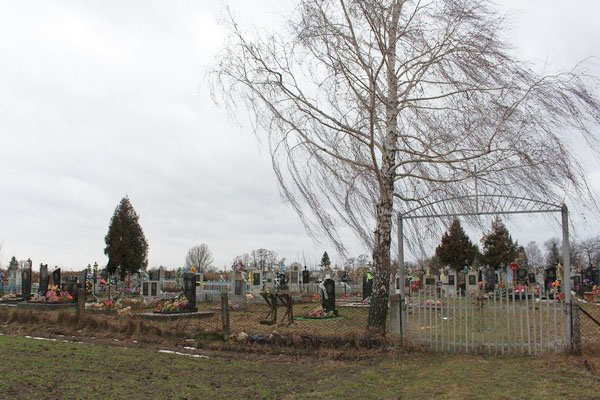 Труп на кладовищі