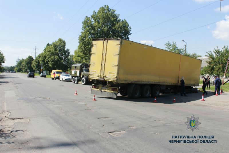 Вантажівка, провалля