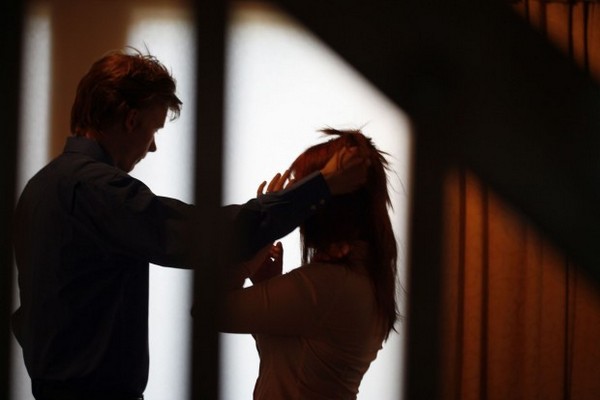 насильство, чоловік, неповнолітня, поліція