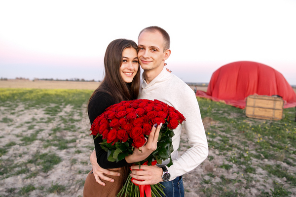 кохання, побачення, заробітки, випробування, шлюб