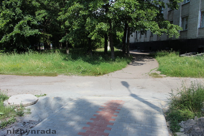 тротуар, дитячий майданчик "Корабель", Театральний сквер