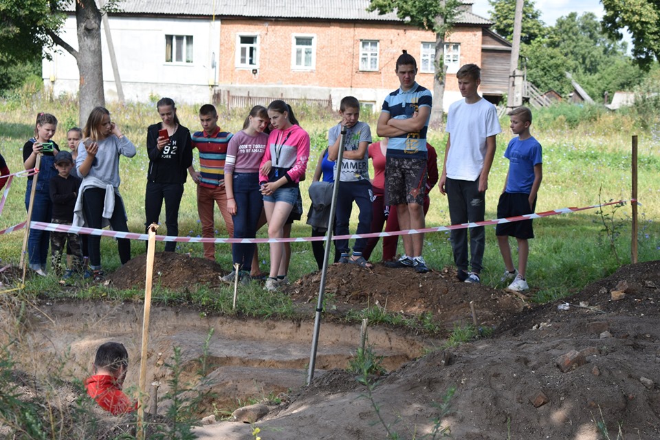 археологи, Іван Кедун, школярі