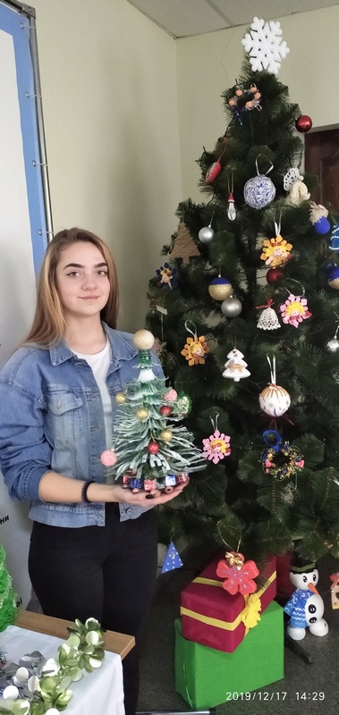 екологічна акція, студенти, ялинка