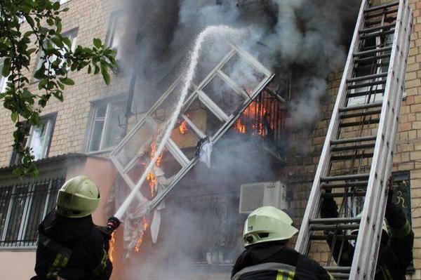 пожежа, балкон, п'ятиповерхівка