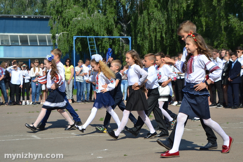 школа №9, Останній дзвоник, випускники