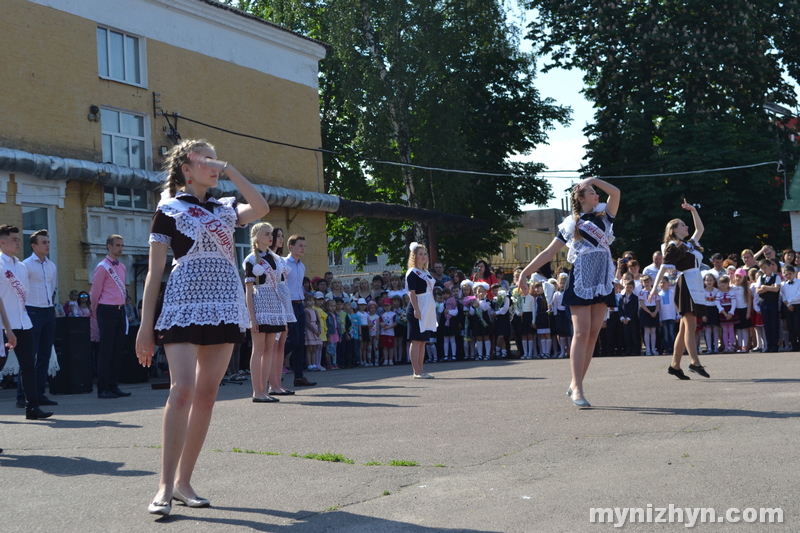 школа №9, Останній дзвоник, випускники