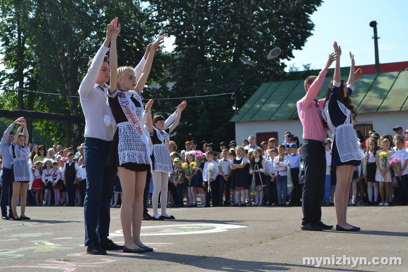 школа №9, Останній дзвоник, випускники