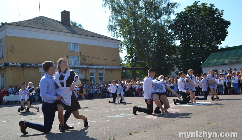 школа №9, Останній дзвоник, випускники