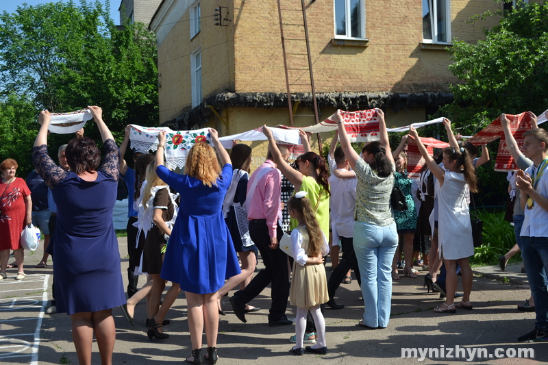 школа №9, Останній дзвоник, випускники