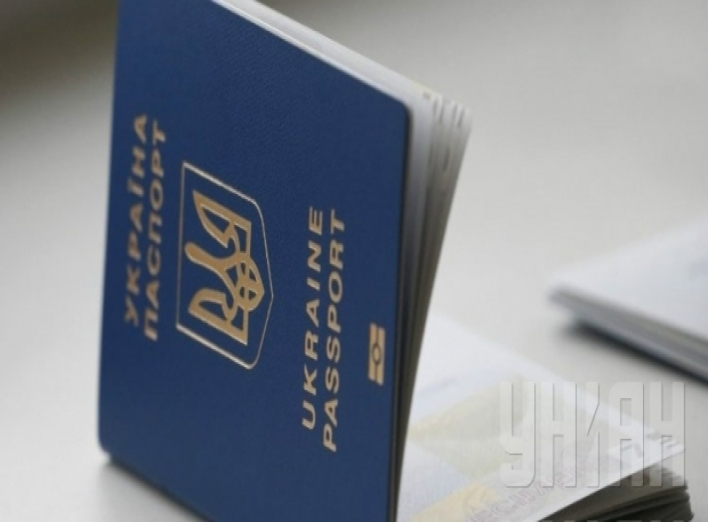 Біометричні паспорти почнуть масово видавати лише у лютому 