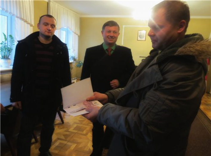 Депутат районної ради передав тисячу євро на реанімобіль