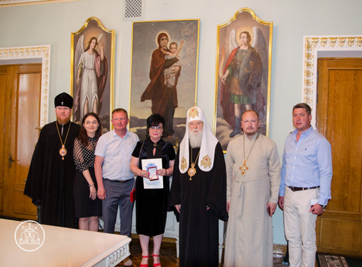Патріарх Філарет продовжує нагороджувати ніжинських волонтерів