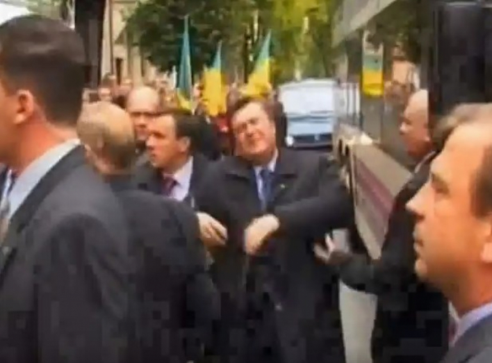 Сьогодні річниця "яєчного теракту" проти Януковича