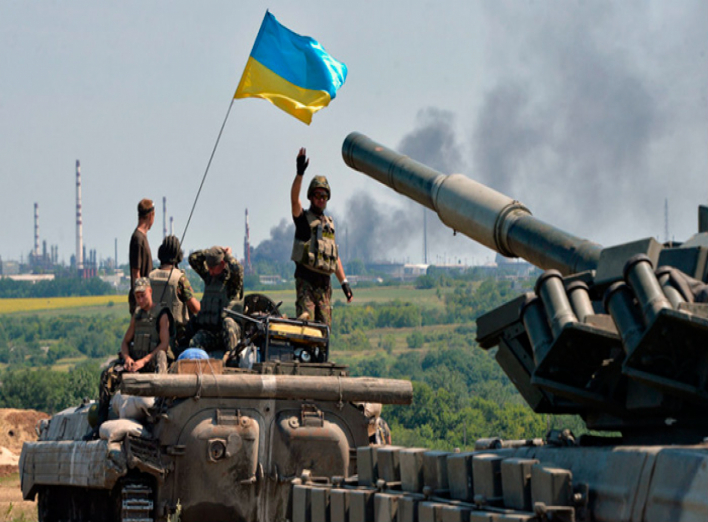 Українські військові починають відведення озброєння у зоні АТО