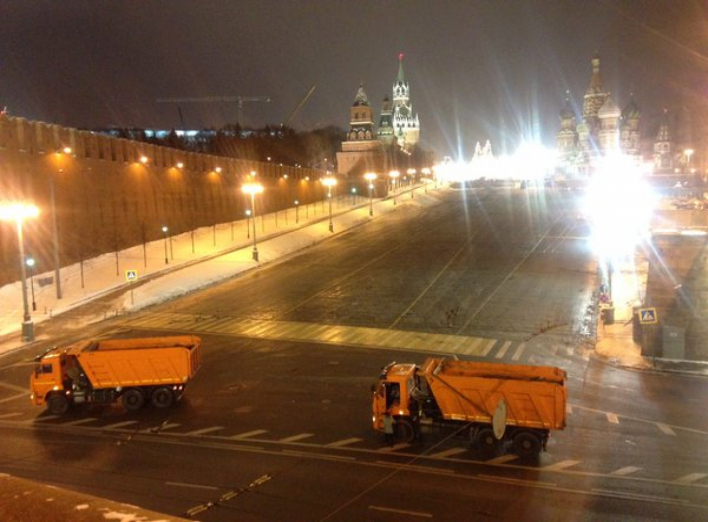 Вночі у Москві перекривали Червону Площу. З Кремля виїхав реанімобіль