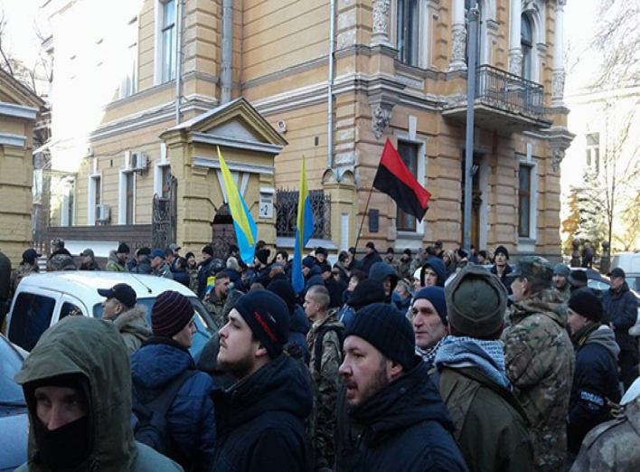 Бійці АТО вийшли на мітинг у центрі Києва