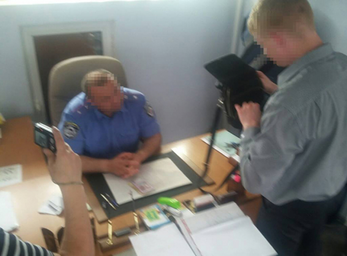 На Чернігівщині СБУ затримала на хабарі командира стаціонарного поста ДАІ