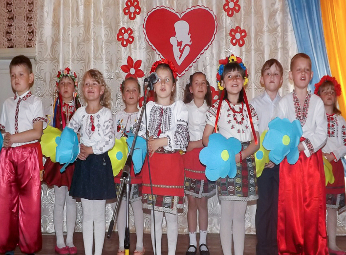 В ЗОШ №4 відзначили День Матері