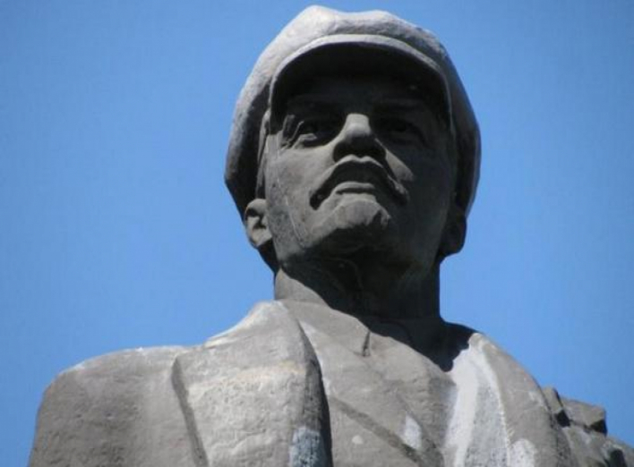 Жителя Чернігова затримали за крадіжку решток Леніна