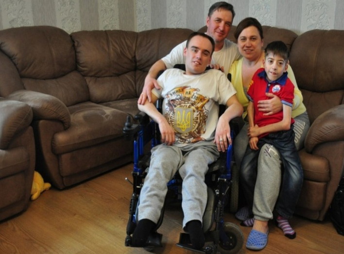 Чернівецька родина всиновила ніжинських дітей з інвалідністю