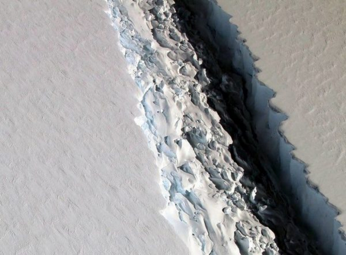Від Антарктиди відколовся айсберг величиною з половину Закарпаття