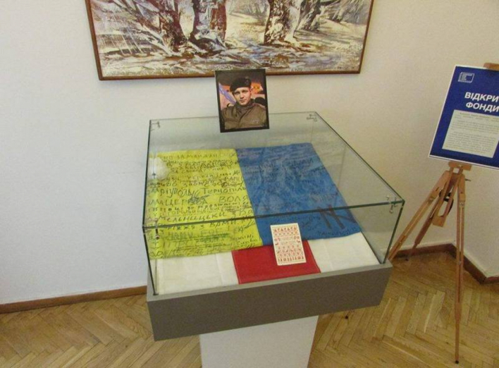 “Жив” на Майдані та передав до музею прапор Михайла Жизневського