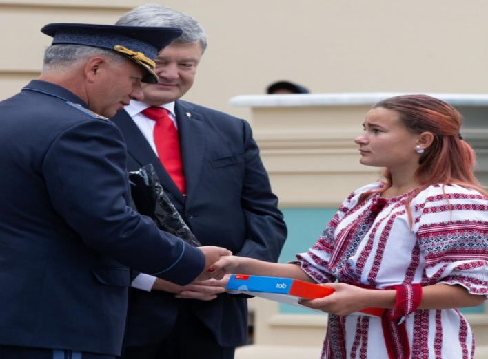 Президент нагородив сміливу школярку з Чернігівщини 