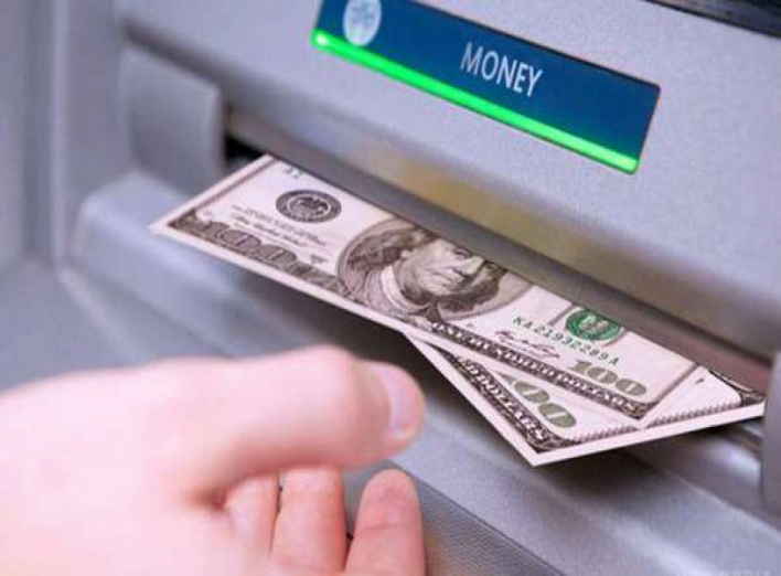 В Україні став доступний обмін валюти в банкоматах