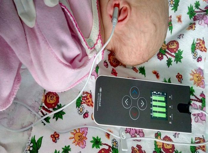 Як немовлятам у Ніжині перевіряють слух