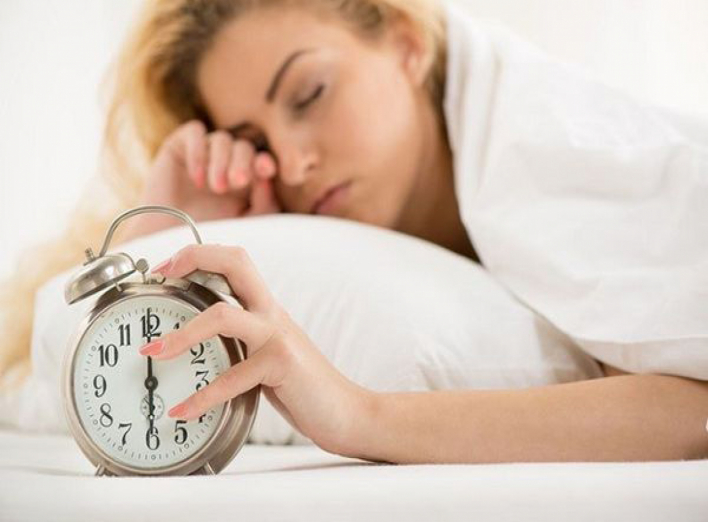 Здоровий сон – як і скільки спати, щоби бути бадьорими?