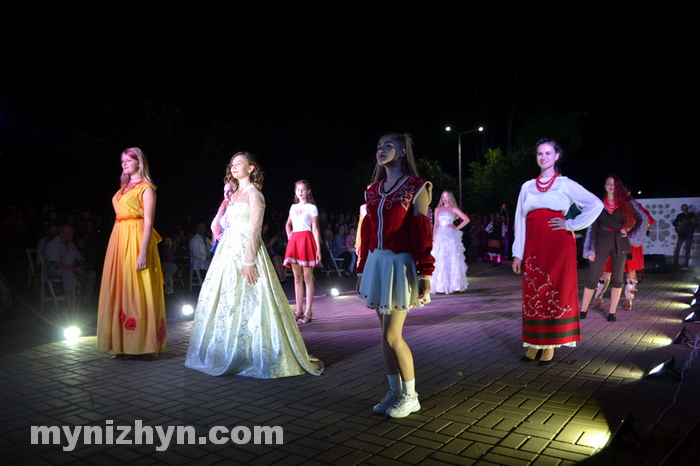 У Ніжині відбувся показ мод "Ми українці": чим дивували ніжинські дизайнери? Фото
