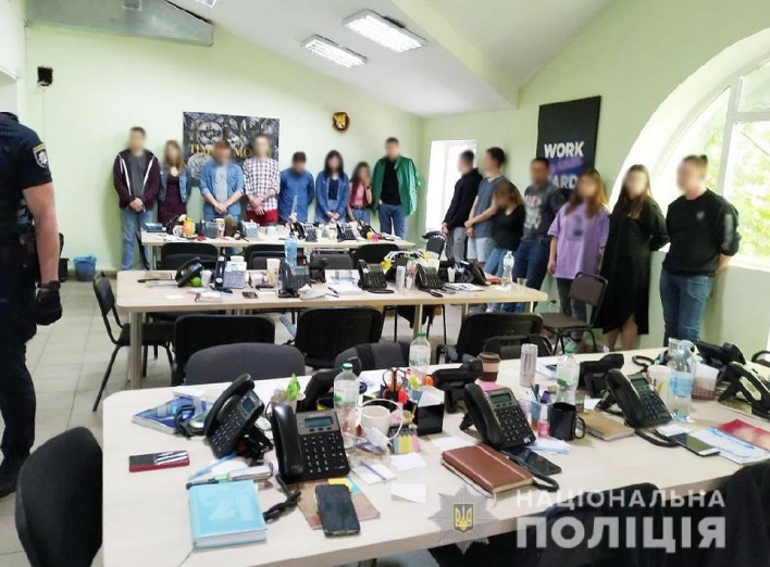Ніжинські поліцейські, ГУНП Чернігівщини та СБУ "накрили" міжнародний шахраський колл-центр