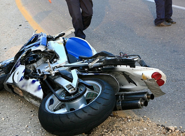 Водій помер, пасажир в лікарні: ДТП з мотоциклом на Ніжинщині