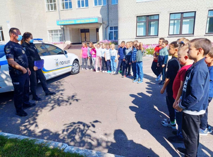 Ніжинські поліцейські нагадали школярам абетку дорожнього руху