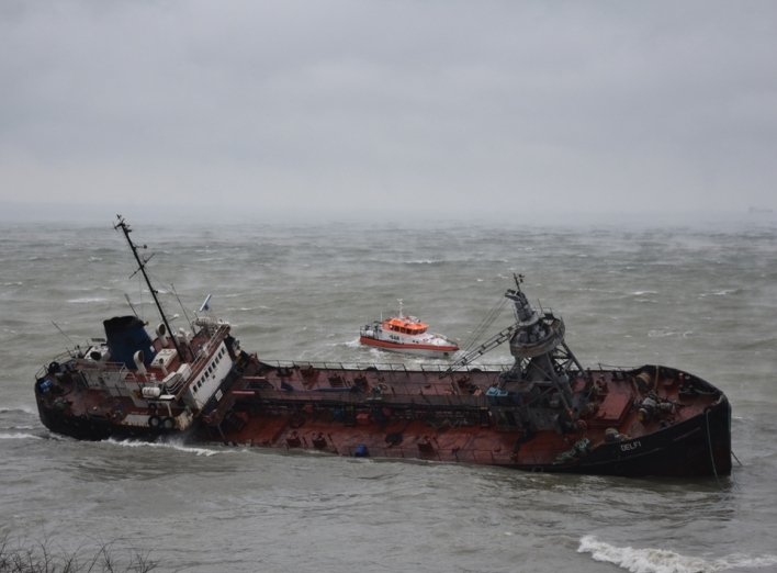 Аварія танкера "Делфі": з власника судна стягнули 16 тис. доларів за шкоду довкіллю