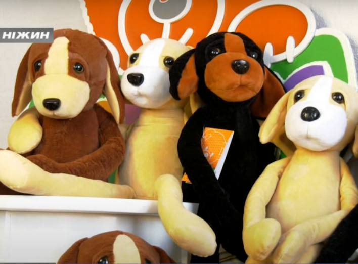 У Ніжині з'явилися заспокійливі іграшки - "собаки - обіймаки" (Відео)